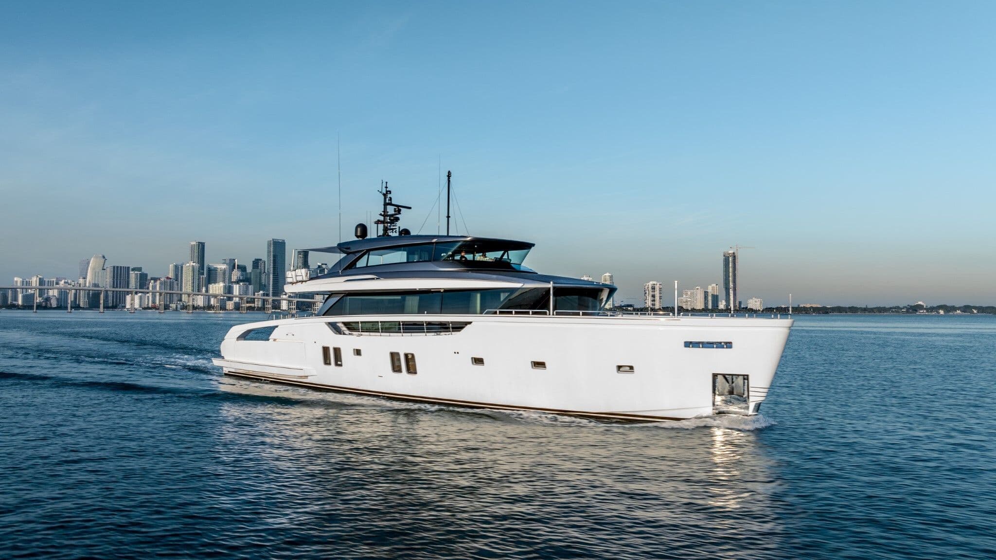 LA LUNA — 34m Sanlorenzo SX112 superyacht